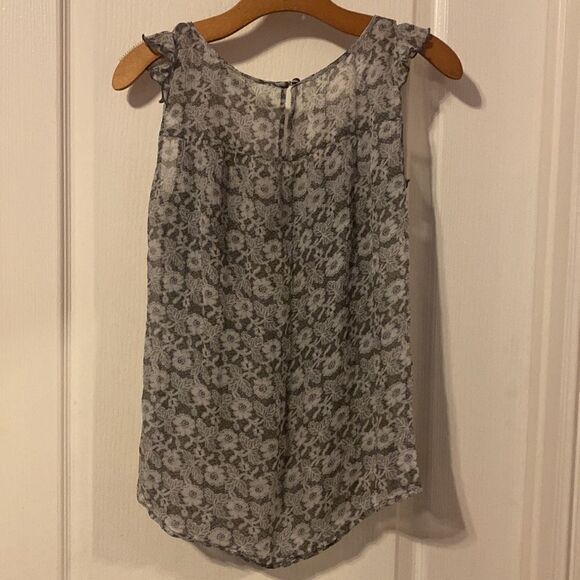 Garnet Hill Gray and White Floral Print Sheer Ruffles Blouse Size 10 NWOT - Picture 3 of 8